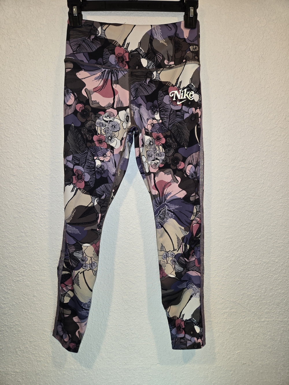 Nike Size Small Floral Leggings - Purple, Pink, Black Dri-Fit